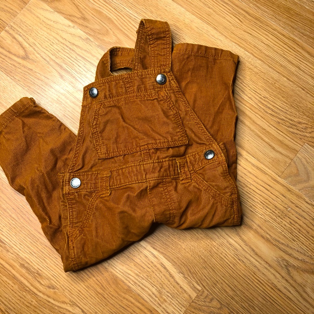 2 overalls pullovers